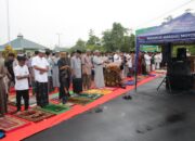 Sholat Idul Fitri Bersama Masyarakat: Pengalaman Religius yang Mengharukan di Depan Makodim 1311/Morowali