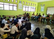 Babinsa Koramil 1311-07/Menui Kepulauan Adakan Sosialisasi Bahaya Penggunaan HP bagi Pelajar