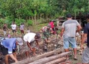 Wujudkan Kemanunggalan TNI-Rakyat, Babinsa Koramil 1311-08/Soyo Jaya Bantu Warga Bangun Rumah di Kabupaten Morowali Utara