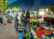Babinsa Koramil 1311-02/Bungku selatan Pantau Harga Sembako di Pasar Tradisional Desa Kaleroang