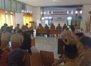 Tingkatkan Koordinasi dengan Masyarakat, Serma Aris Prayogo Babinsa Koramil 1311-02 BS Komsos di Desa Bete-bete