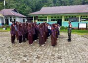 Koptu Arham, Babinsa Koramil 1311-06/Bungku Utara Latih Siswa SDN Mamosalato