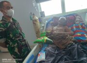 Bentuk Kepedulian dengan Warga Babinsa Koramil 1311-02/BS, Besuk Pasien Sedang Sakit 