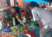 Babinsa Koramil 1311-02/BS, Cek Harga Sembako di Kaleroang