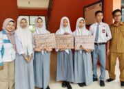 PPWI Menyerahkan Hadiah Lomba Tulis Karya Jurnalistik di SMA Negri 2 Tembilahan