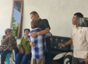 Ateng Berpeluk Erat Dengan Calon Bupati Rahmansyah Ismail