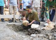 Bupati Iksan Letakkan Batu Pertama Ruang Kelas Baru di SDN 1 Puntari Makmur