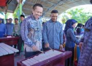 Bupati Iksan Terpukau Alat Musik Tradisional Bungku Timur, Ikut Main Kulintang dan Nyanyikan Lagu Fula Moiko