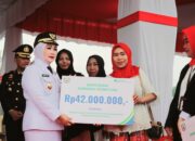 HUT ke-80 RI, Pemkab Morowali Serahkan Santunan Kematian BPJS Ketenagakerjaan di Tengah Suasana Khidmat