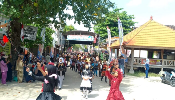 Pemdes Dalegan Gelar Pawai Budaya di Momen HUT RI, Fantastis di Ikuti Ribuan Peserta