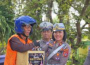 Satlantas Polres Morowali Bagikan 100 Paket Sembako kepada Warga