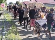 Bhabinkamtibmas Desa Laantula Jaya Dampingi Warga dalam Prosesi Ngaben
