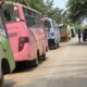 Antisipasi Kemacetan Babinsa dan Bhabinkamtibmas Tertibkan Bus Parkir di Bahu Jalan 