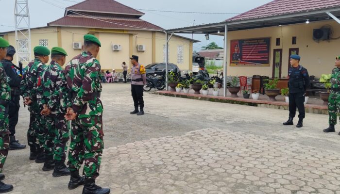 Jaga Keamanan dan Ketertiban Menjelang Hari Natal Personel Koramil 1311-09/ Bahodopi dan Polsek Bahodopi Gelar Apel Kesiapsiagaan