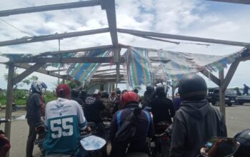 Penumpang Keluhkan Minimnya Fasilitas Ruang Tunggu Pelabuhan Ferry Saketa