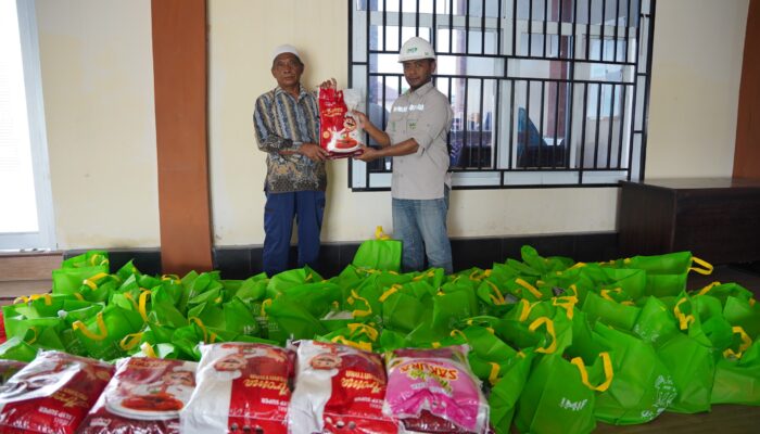 Tebar Berkah Ramadan, IMIP Salurkan 1.229 Paket Sembako