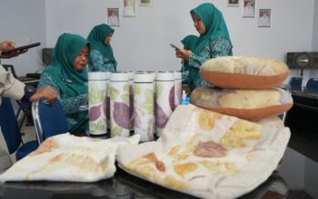 CSR IMIP Inisiasi Kerajinan Ecoprint, Pacu Ekonomi Kreatif Lokal