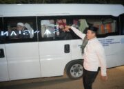 Momen Hangat di Malam Takbiran, Bupati Morowali Kejar Mobil Hias Demi Sapa Anak-Anak