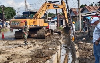 Babinsa Koramil 1311-09/Bahodopi Ikut Andil dalam Pembangunan Infrastruktur di Desa Fatufia