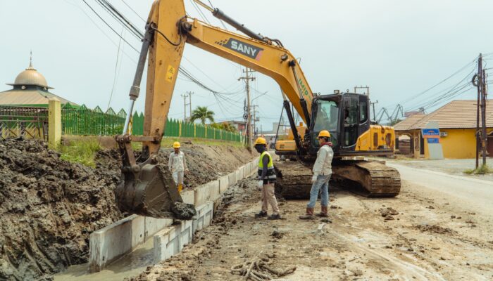 PT IMIP Bangun Drainase Beton 8,2 Km di Ruas Trans Sulawesi
