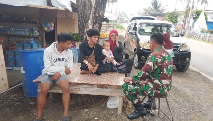 Babinsa Bahodopi Pererat Silaturahmi Lewat Komsos di Desa Lele Morowali