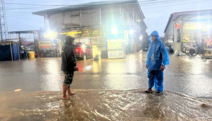 Babinsa Bahodopi Siaga Penuh, Pantau Titik Rawan Banjir Saat Hujan Tinggi