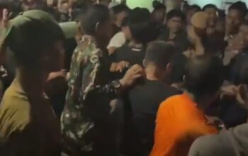 Dua Terduga Maling Laptop SD Ambunu Diamuk Massa, Pelaku Asal Batui Dibawa Polisi