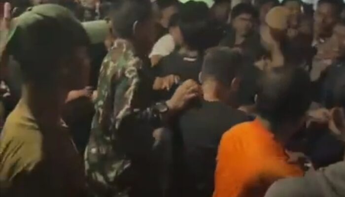Dua Terduga Maling Laptop SD Ambunu Diamuk Massa, Pelaku Asal Batui Dibawa Polisi