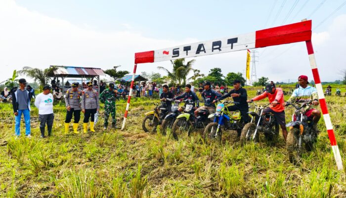 Motor Angkut Gabah Petani Diadu Kecepatan di HUT Bhayangkara ke-80 Morowali