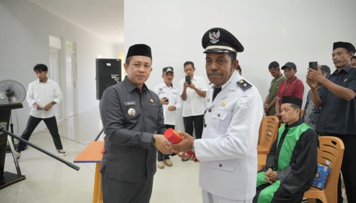 Bupati Iksan Lantik Pj Kades Matano, Tekankan Pelayanan dan Sinergi