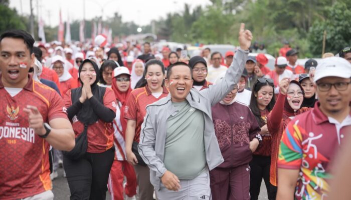6,5 Km Bareng Bupati! Ribuan Warga Morowali Tumpah Ruah Jalan Santai HUT RI Ke-81