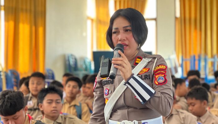 Polisi Go To School! Satlantas Polres Morowali Edukasi Ratusan Siswa SMPN 1 Bungku Tengah