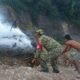 Sigap! Babinsa Koramil Bahodopi Padamkan Kebakaran Lahan di Desa Labota