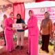 Bikin Haru Warga Bungku Tengah, Ketua Bhayangkari Sulteng Ny. Lina Nasri Bagi 100 Paket Sembako di Desa Bente