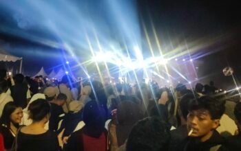 Pecah! NDX AKA Goyang Morowali, Ribuan Warga Birukan Alun-Alun Rujab Bupati di HUT 25 Tahun Partai Demokrat