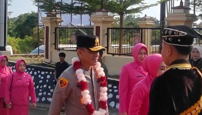 Kunker di Morowali, Kapolda Sulteng Irjen Pol Nasri Resmikan 6 Fasilitas Polres dan Bagikan Bansos Untuk Masyarakat