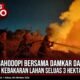 Babinsa Bahodopi Bersama Damkar dan Warga Padamkan Kebakaran 3 Hektare di Bahomakmur